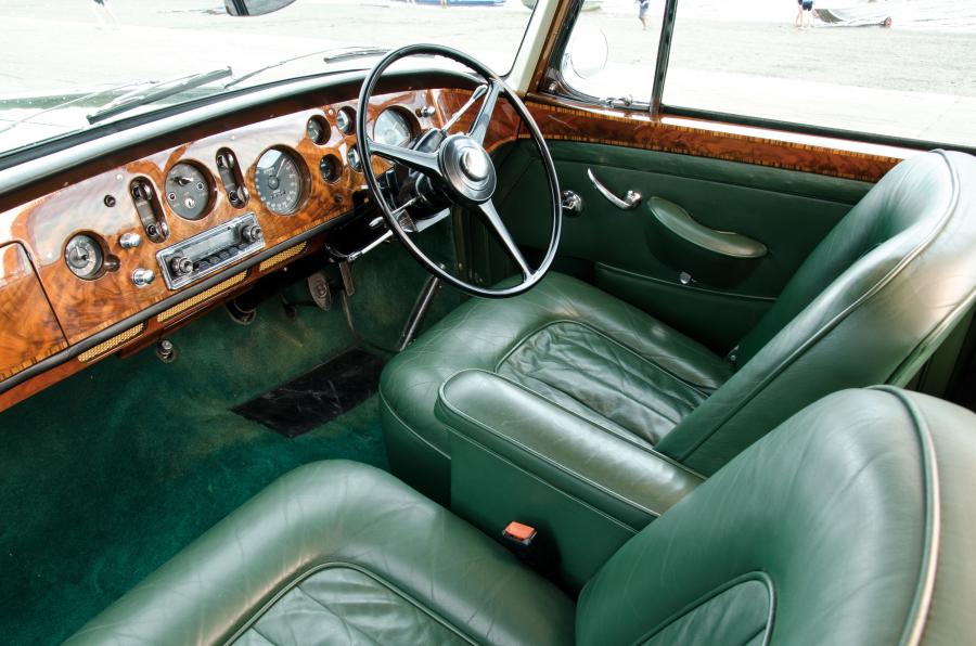 Интерьер Bentley S2 Continental Coupe by Mulliner 1960 года  (фото 11 из 23)
